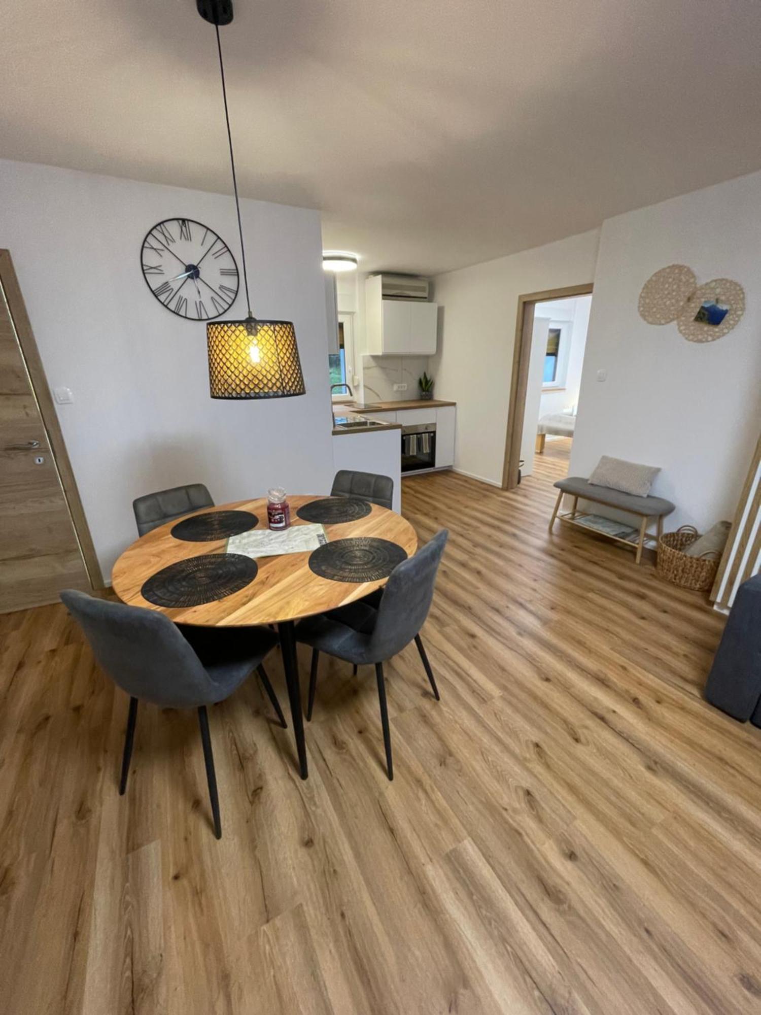 Apartma Guide 360 ボヴェツ エクステリア 写真